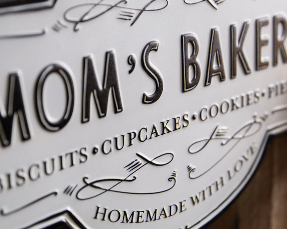 Metal ‘Mom’s Bakery’ kitchen wall sign