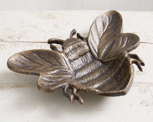 Keep your keys, jewelry, and other small items safe all while keeping style as a priority with this trinket dish. With its antique brass finish, this trinket dish gives an elegant look in a home and can be used in spring or all year long! 