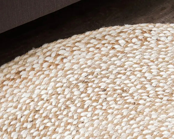 Hand-braided speckled hen round jute accent rug