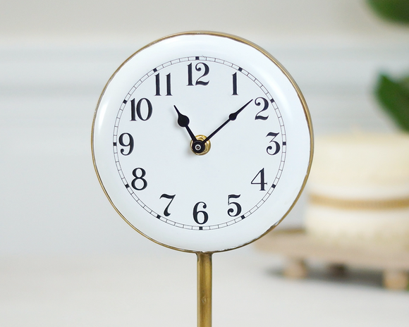 Antique-inspired gold table clock 

This desk clock is a blend of functionality and style. This elegant white pedestal table clock works well with traditional decor, as well as French country and shabby farmhouse chic.

Materials:
Metal

Dimensions:
11
