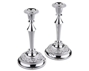 Set of 2 traditional Queen Anne candlesticks

Add traditional style to your dining table with these gorgeous candlesticks. Each candle holder features a rose design along the base and top. These candle holders are a great gift choice.

Materials:
Silver-plated metal

Dimensions:
4" diameter x 8 1/4" high