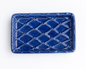 Textured navy blue soap dish tray

Introducing the perfect way to elevate everyday – our dark blue soap dish. This chic and contemporary gem adds a touch of modern sophistication to any countertop. Whether you are looking to add visual interest or enhance a home spa experience, this soap dish has all your bases covered. Crafted with care and precision, while still being eminently practical, our textured design will bring luxury into the simplest of rituals helping make your day just a bit brighter.

Materia