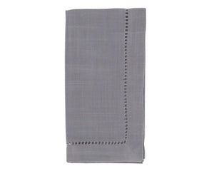 These hemstitched cloth dinner napkins are perfect for both indoor and outdoor use. They bring depth and dimension to the tabletop, with their solid color design and rich hue. These black napkins are very easy to pair and coordinate, as well as highly versatile, as you can dress it up or pare it down depending on the occasion.
