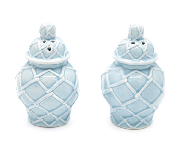 Light blue salt & pepper shaker set

Add elegance, texture and a timeless appeal to your next dinner party with this salt and pepper shaker set. Perfect for afternoon tea, bridal showers or birthday parties, these shakers are sure to impress. Not only are they boxed for easy gifting, but they match back to a countless number of textured pieces for easy mix-and-matching! Make every tablescape memorable with this set. 

Materials:
Ceramic

Dimensions:
3 1/4