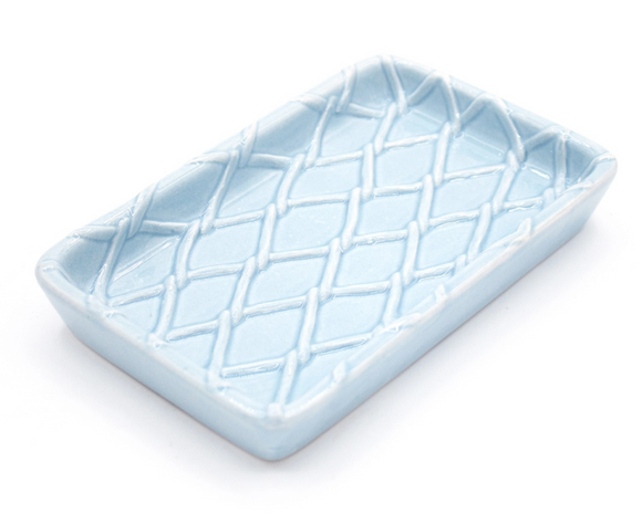 Textured light blue soap dish tray

Introducing the perfect way to elevate everyday – our light blue soap dish. This chic and contemporary gem adds a touch of modern sophistication to any countertop. Whether you are looking to add visual interest or enhance a home spa experience, this soap dish has all your bases covered. Crafted with care and precision, while still being eminently practical, our textured design will bring luxury into the simplest of rituals helping make your day just a bit brighter.
