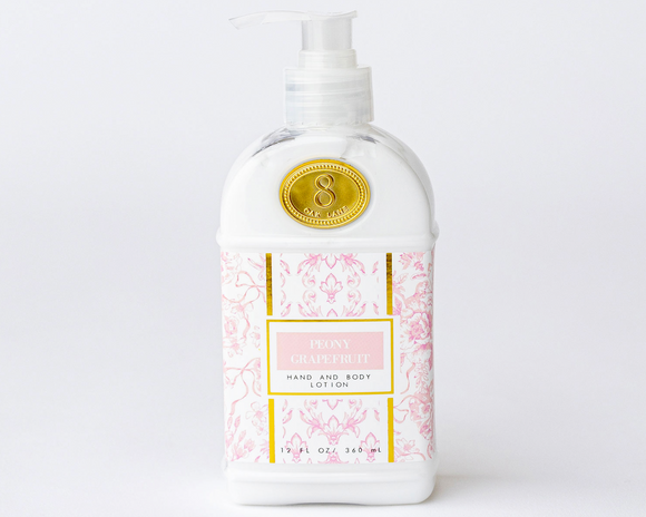 Luxurious peony grapefruit hand & body lotion

Introducing our luxurious lotion with nourishing shea butter in a captivating peony grapefruit fragrance. This lotion features a delightful blend of fresh grapefruit, jasmine, and blooming peony notes. This hand & body lotion is here to elevate your moisturizing experience & transport you to a world of refreshing indulgence! And given its gorgeous pink floral toile packaging, it makes an elegant addition to your space.

Ingredients:
Water, Mineral O