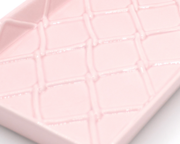 Textured pink soap dish tray

Introducing the perfect way to elevate everyday – our pink soap dish. This chic and contemporary gem adds a touch of modern sophistication to any countertop. Whether you are looking to add visual interest or enhance a home spa experience, this soap dish has all your bases covered. Crafted with care and precision, while still being eminently practical, our textured design will bring luxury into the simplest of rituals helping make your day just a bit brighter.

Materials:
Cerami