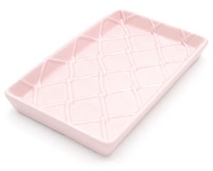  For the hostess who wants to exude effortless elegance every day, our paper guest towel trays our are a must-have addition to any entertaining arsenal. Whether you’re hosting a small gathering or a large brunch, these trays add an air of sophistication that won’t go unnoticed. Plus, they pair perfectly with our paper guest towels and other textured home decor for added convenience! 