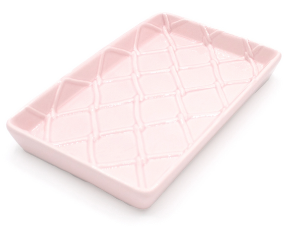  For the hostess who wants to exude effortless elegance every day, our paper guest towel trays our are a must-have addition to any entertaining arsenal. Whether you’re hosting a small gathering or a large brunch, these trays add an air of sophistication that won’t go unnoticed. Plus, they pair perfectly with our paper guest towels and other textured home decor for added convenience! 