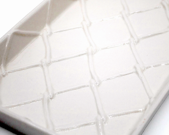  For the hostess who wants to exude effortless elegance every day, our paper guest towel trays our are a must-have addition to any entertaining arsenal. Whether you’re hosting a small gathering or a large brunch, these trays add an air of sophistication that won’t go unnoticed. Plus, they pair perfectly with our paper guest towels and other textured home decor for added convenience! 