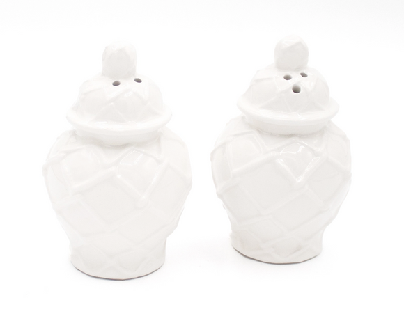 White salt & pepper shaker set

Add elegance, texture and a timeless appeal to your next dinner party with this salt and pepper shaker set. Perfect for afternoon tea, bridal showers or birthday parties, these shakers are sure to impress. Not only are they boxed for easy gifting, but they match back to a countless number of textured pieces for easy mix-and-matching! Make every tablescape memorable with this set. 
