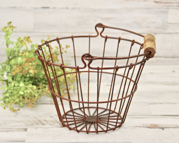 Small natural wooden basket with handles – JaBella Designs